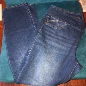 Rock and Republic pull on ripped jeans